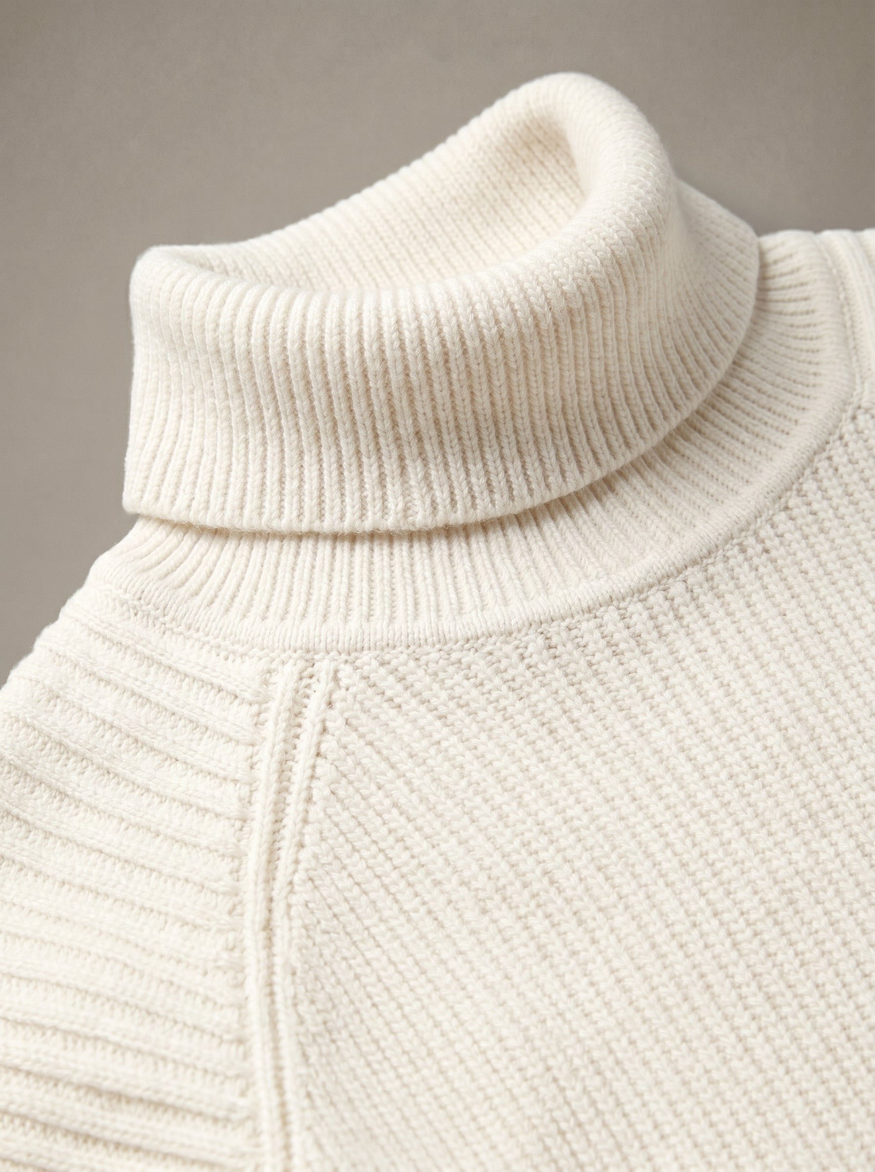 Men's Wool Turtleneck Pullover — White