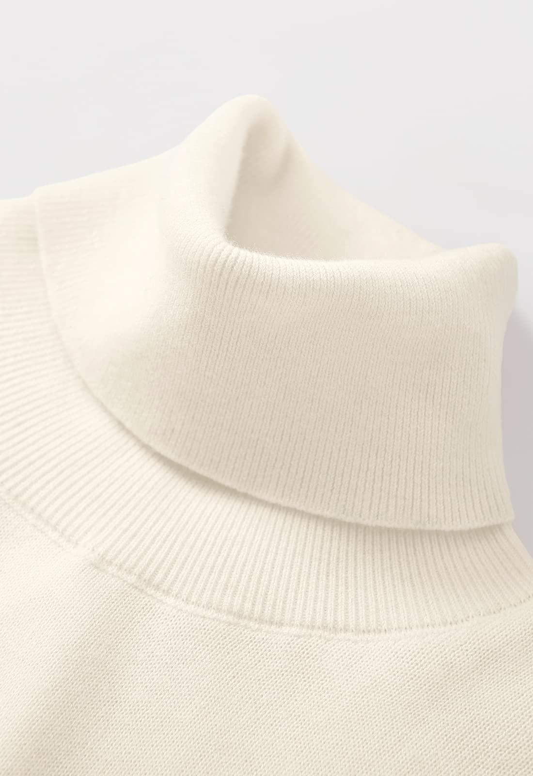 Heavy Gauge Turtleneck Wool Sweater — White