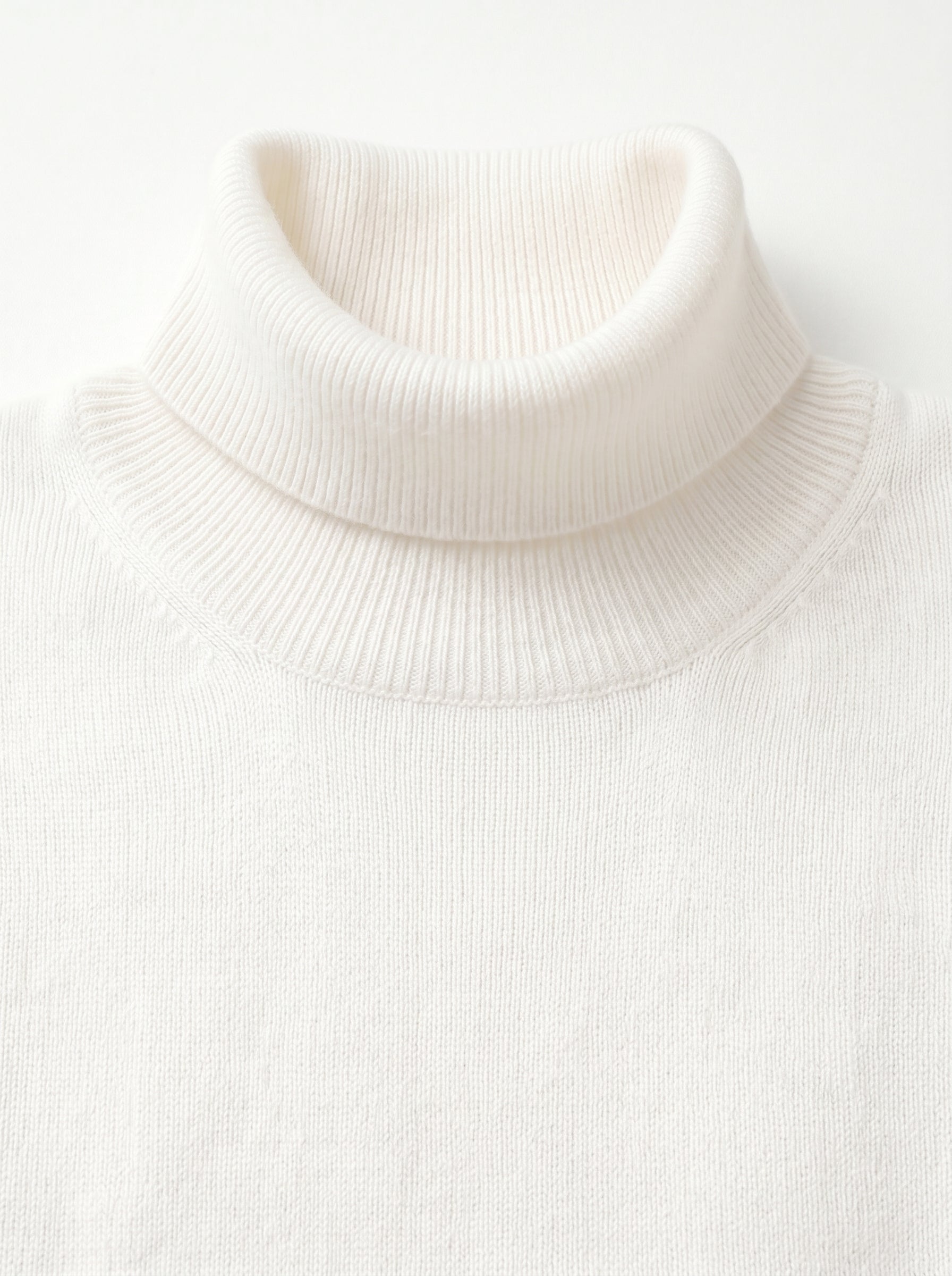 Charcoal Turtleneck Cashmere Sweater — White