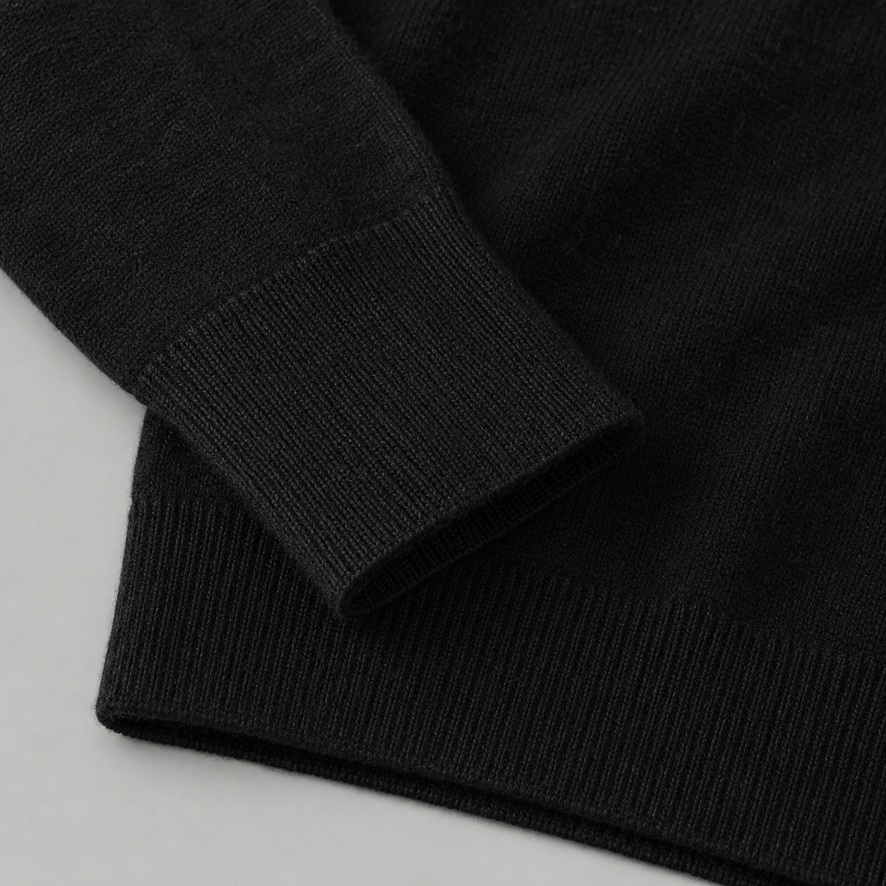 Charcoal Crew Neck Cashmere Sweater — Black