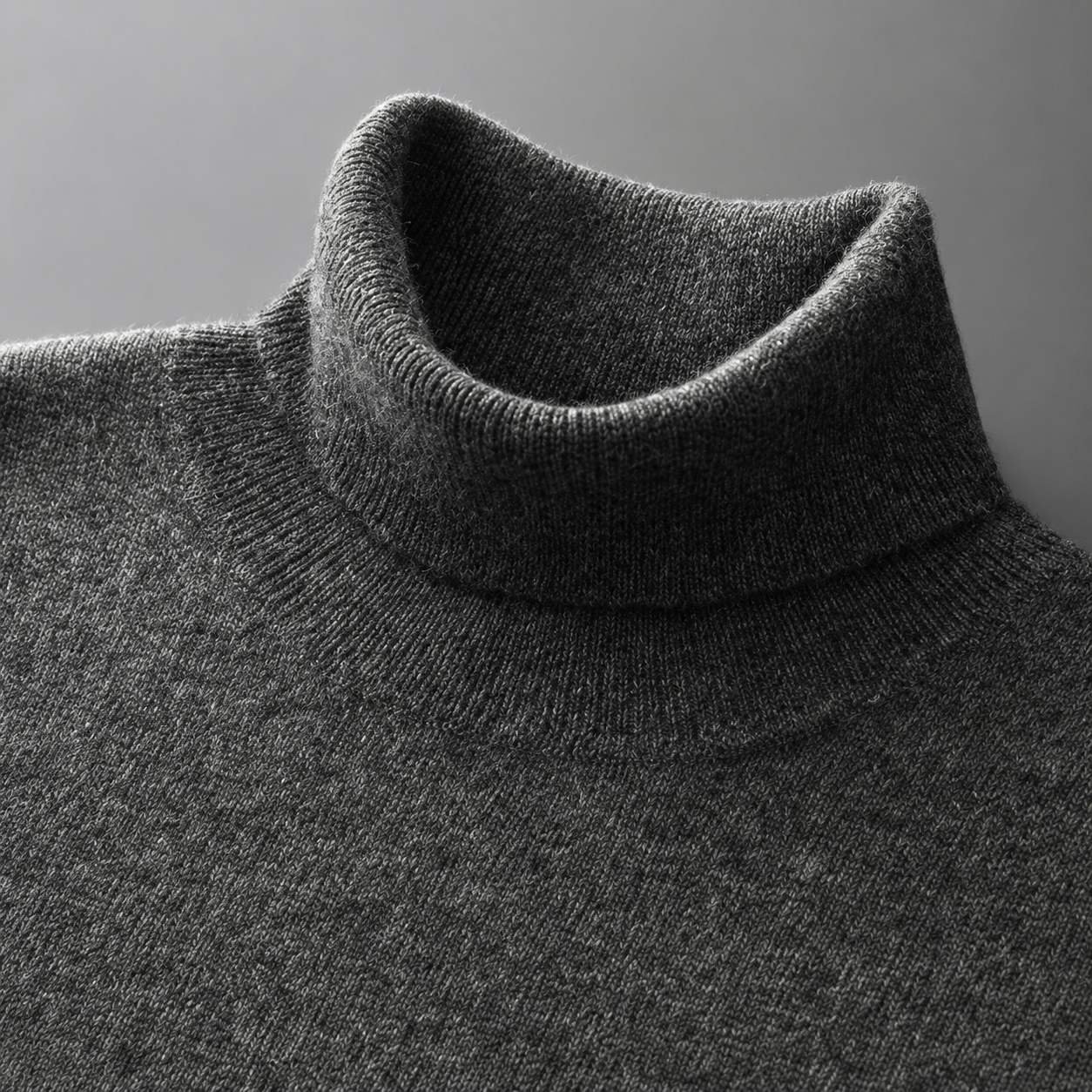 Charcoal Crew Neck Cashmere Sweater — Dark grey