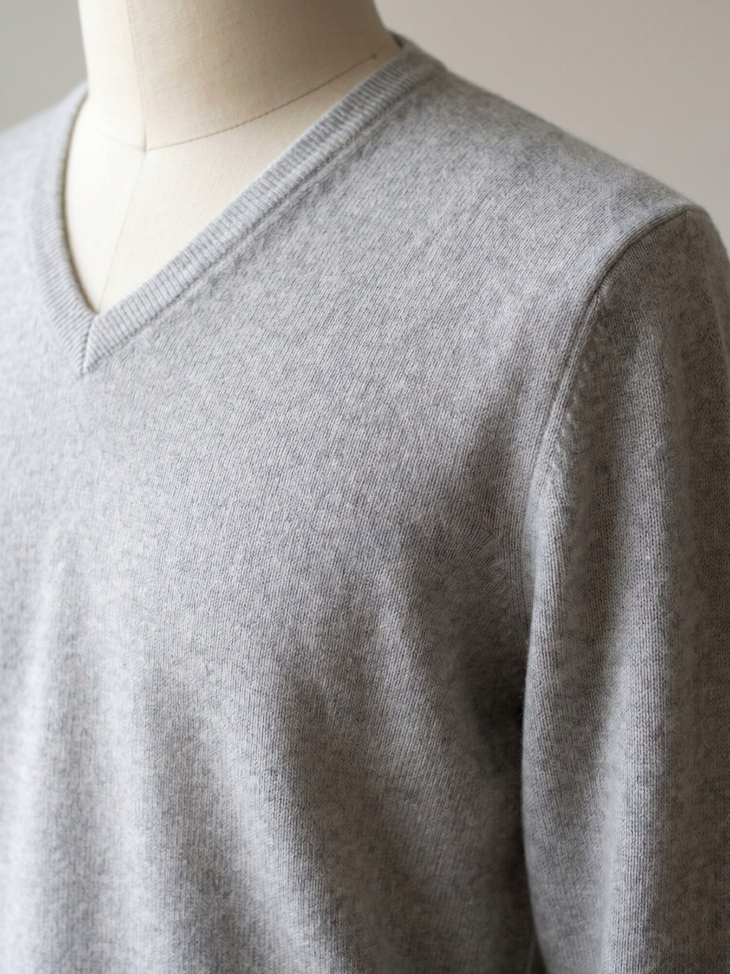 Solid V-Neck Cashmere Pullover Sweater — Light grey