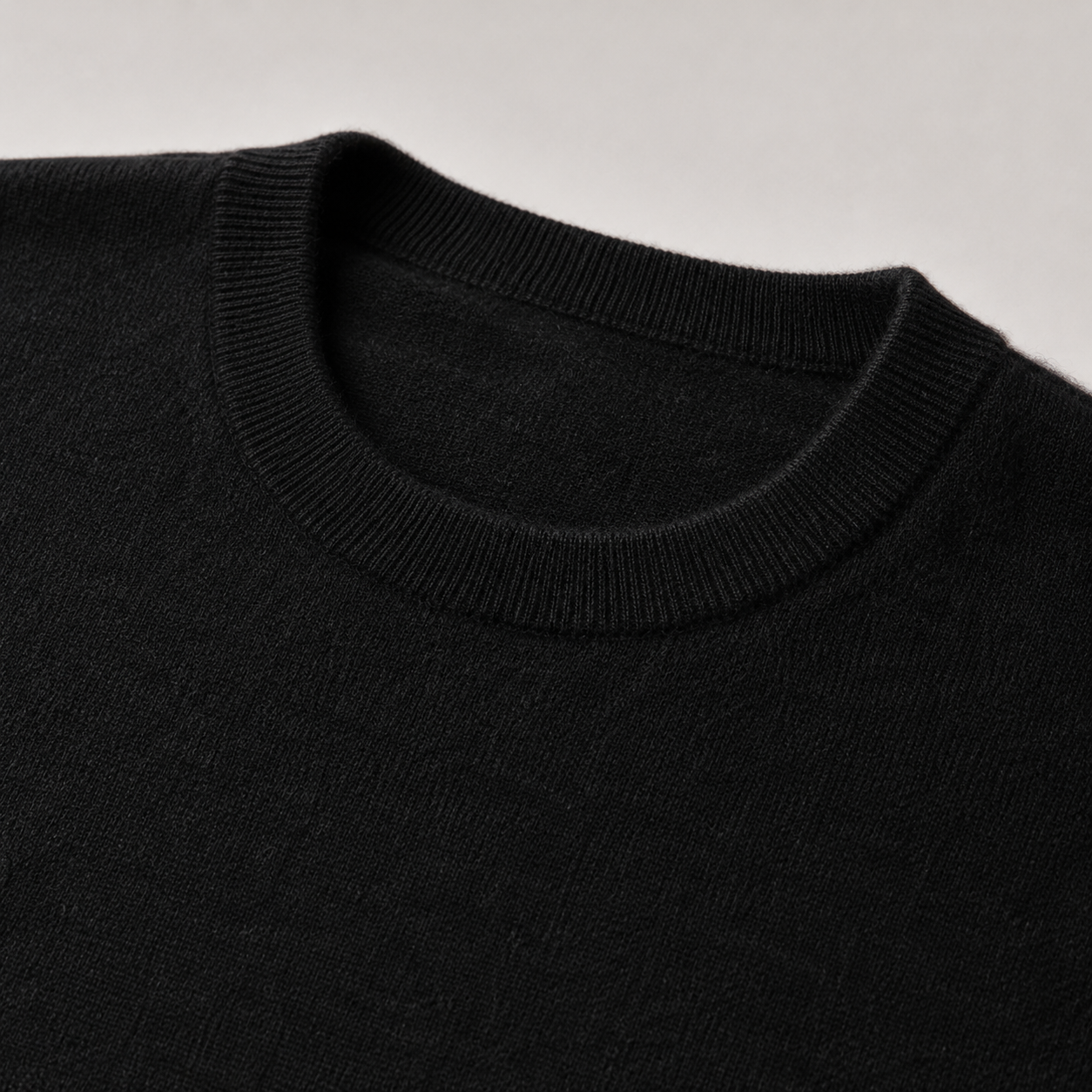 Essential Crew Neck Cashmere Sweater — Black