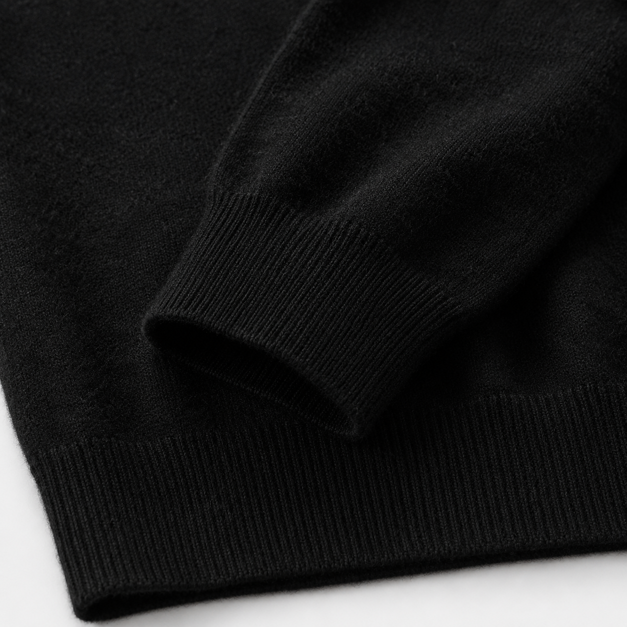 Essential Crew Neck Cashmere Sweater — Black