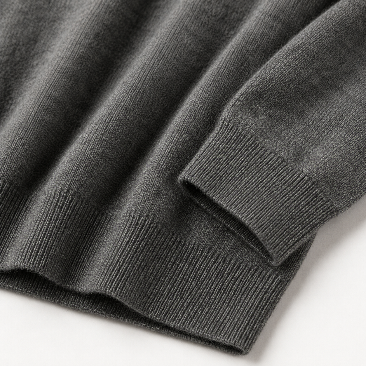 Essential Crew Neck Cashmere Sweater — Dark grey