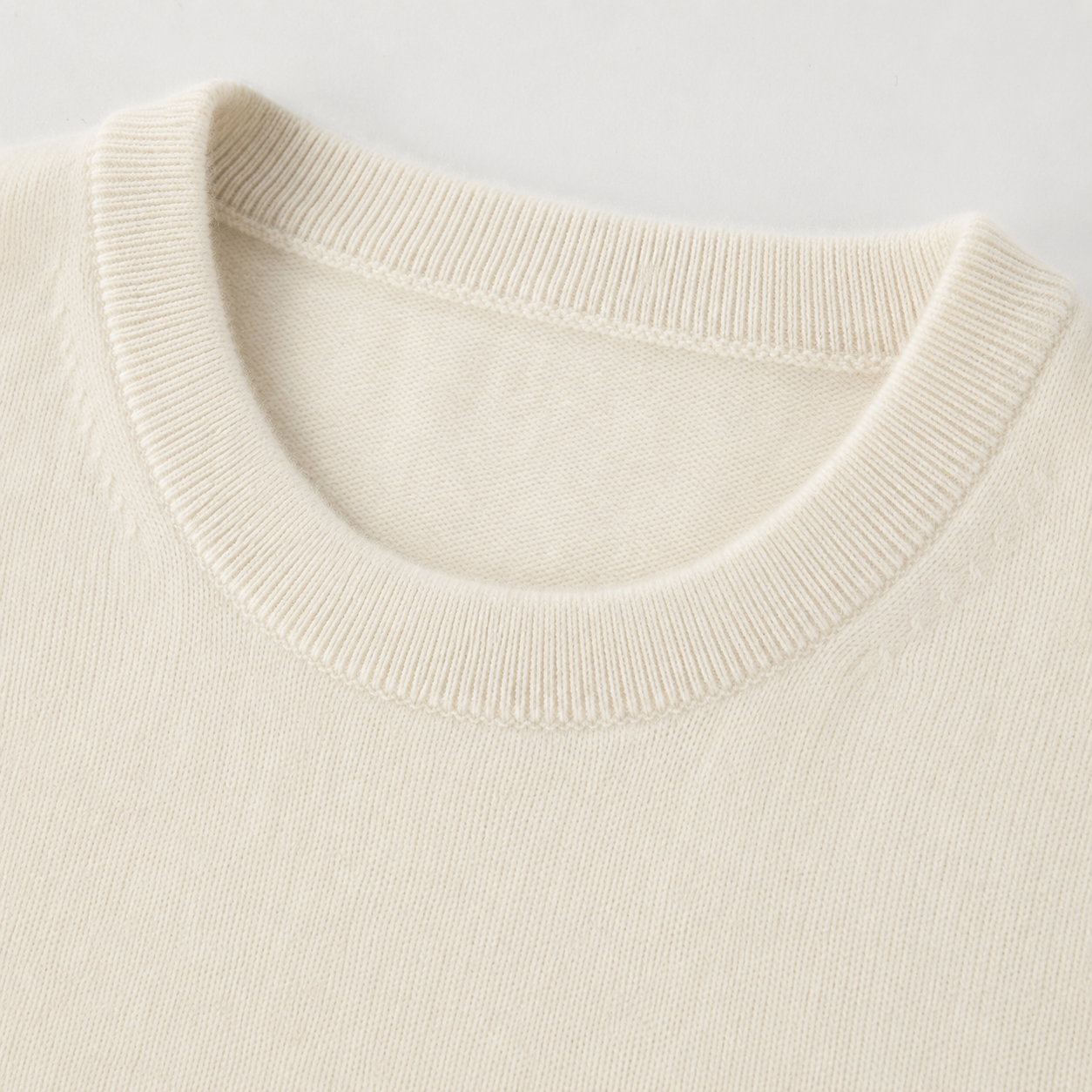 Essential Crew Neck Cashmere Sweater — White