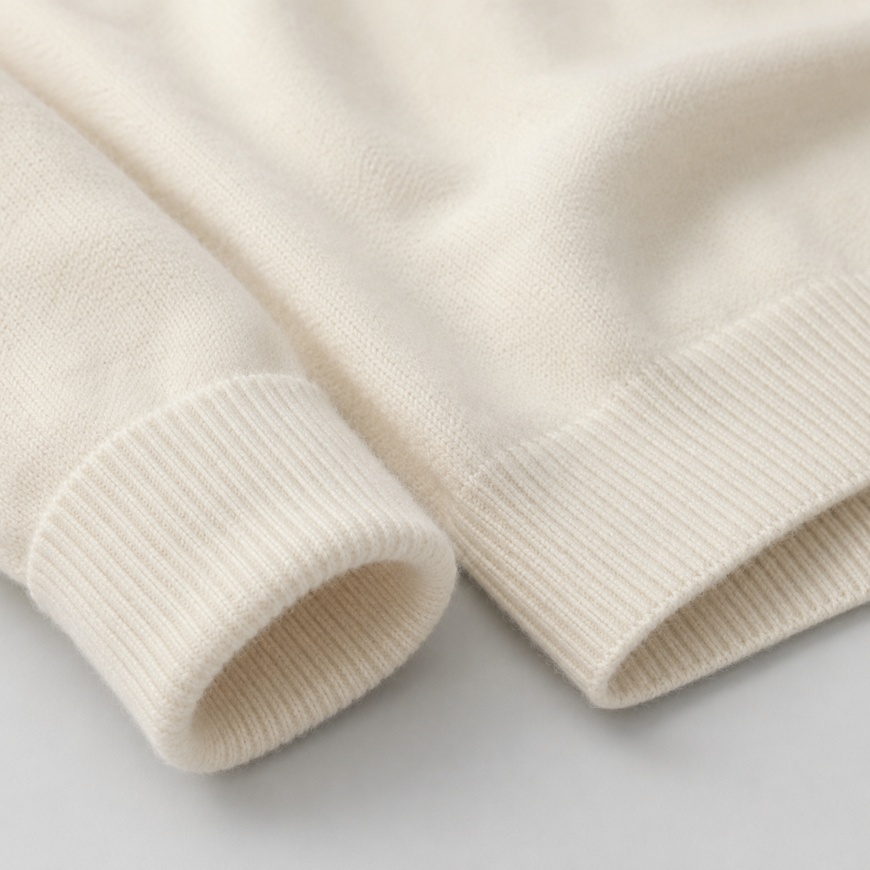 Essential Crew Neck Cashmere Sweater — White