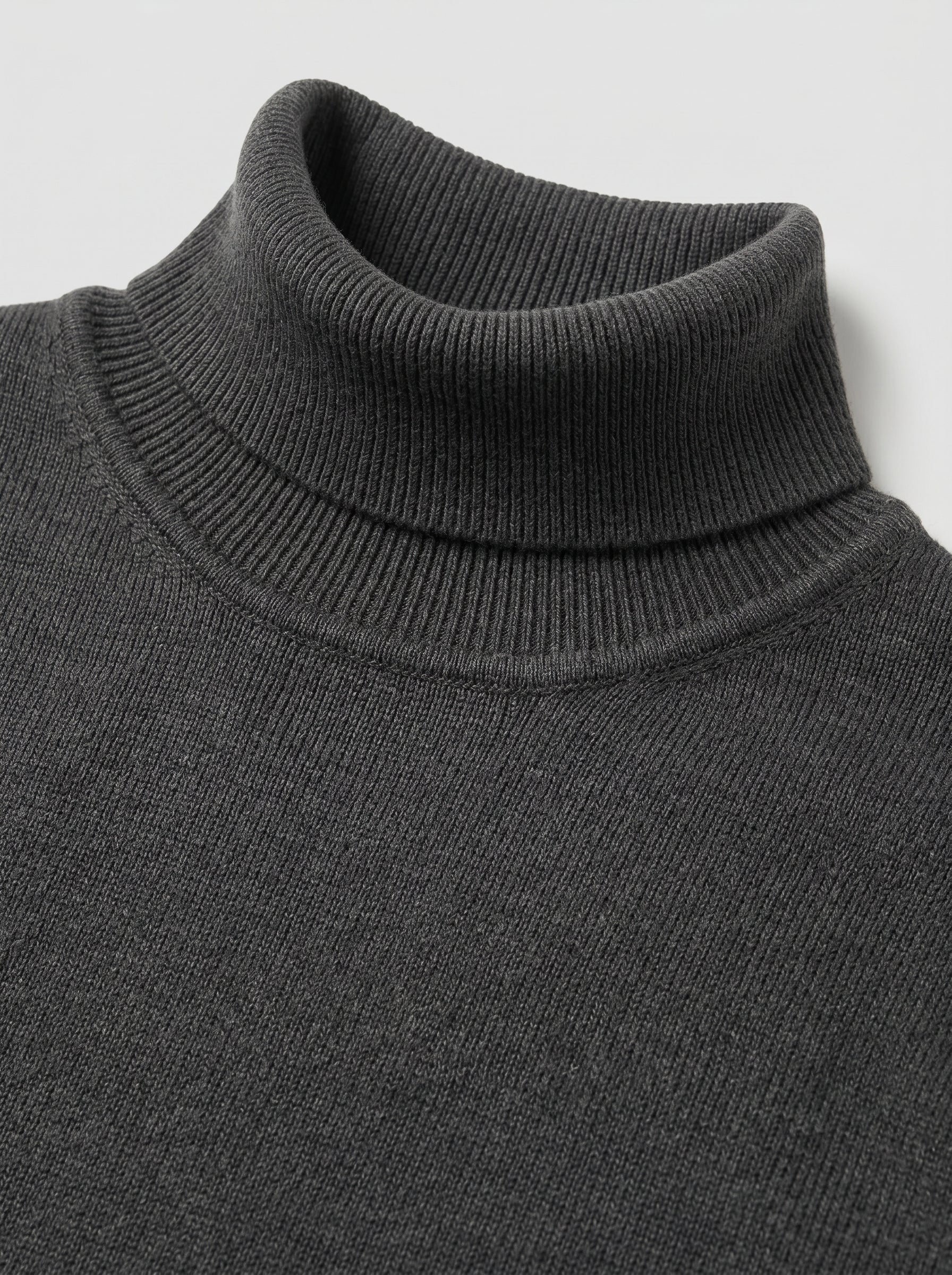 Lightweight Turtleneck Wool Sweater — Dark grey