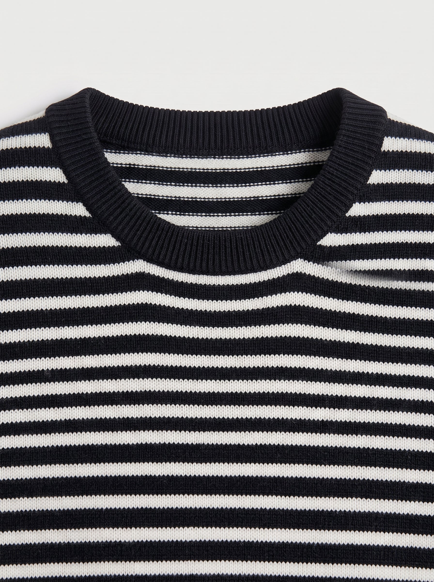 Lightweight Crew Neck Wool Sweater — Black_Pit stripe