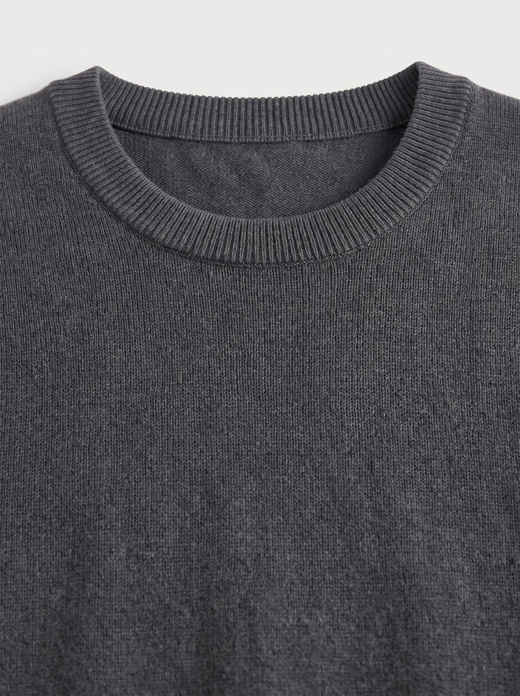 Lightweight Crew Neck Wool Sweater — Dark grey