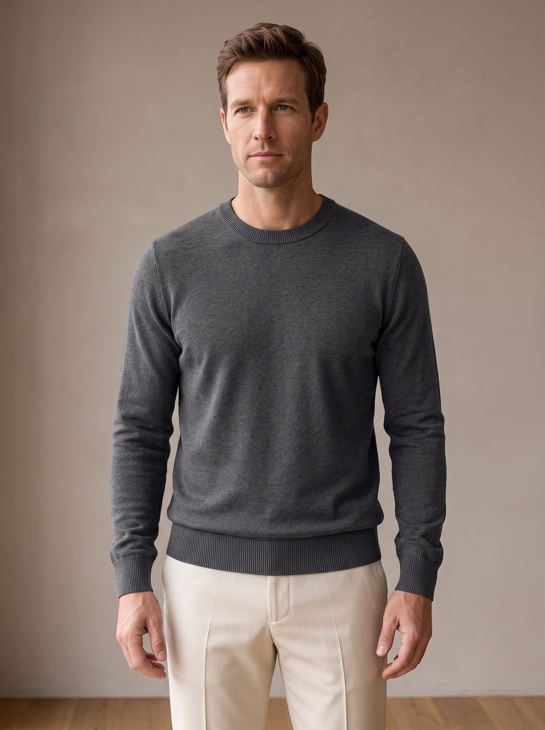 Lightweight Crew Neck Wool Sweater — Dark grey