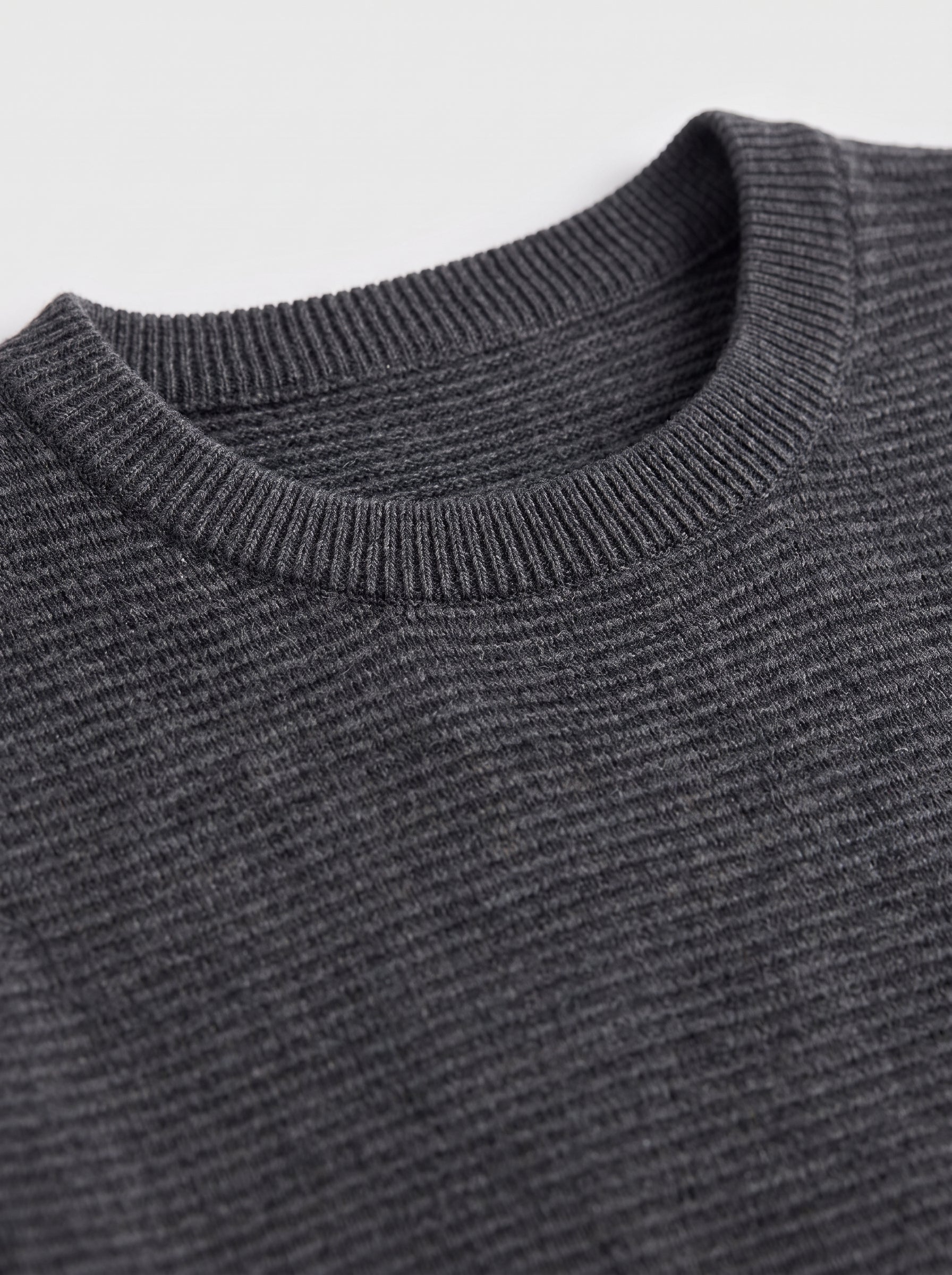 Lightweight Crew Neck Wool Sweater — Dark grey_Pit stripe