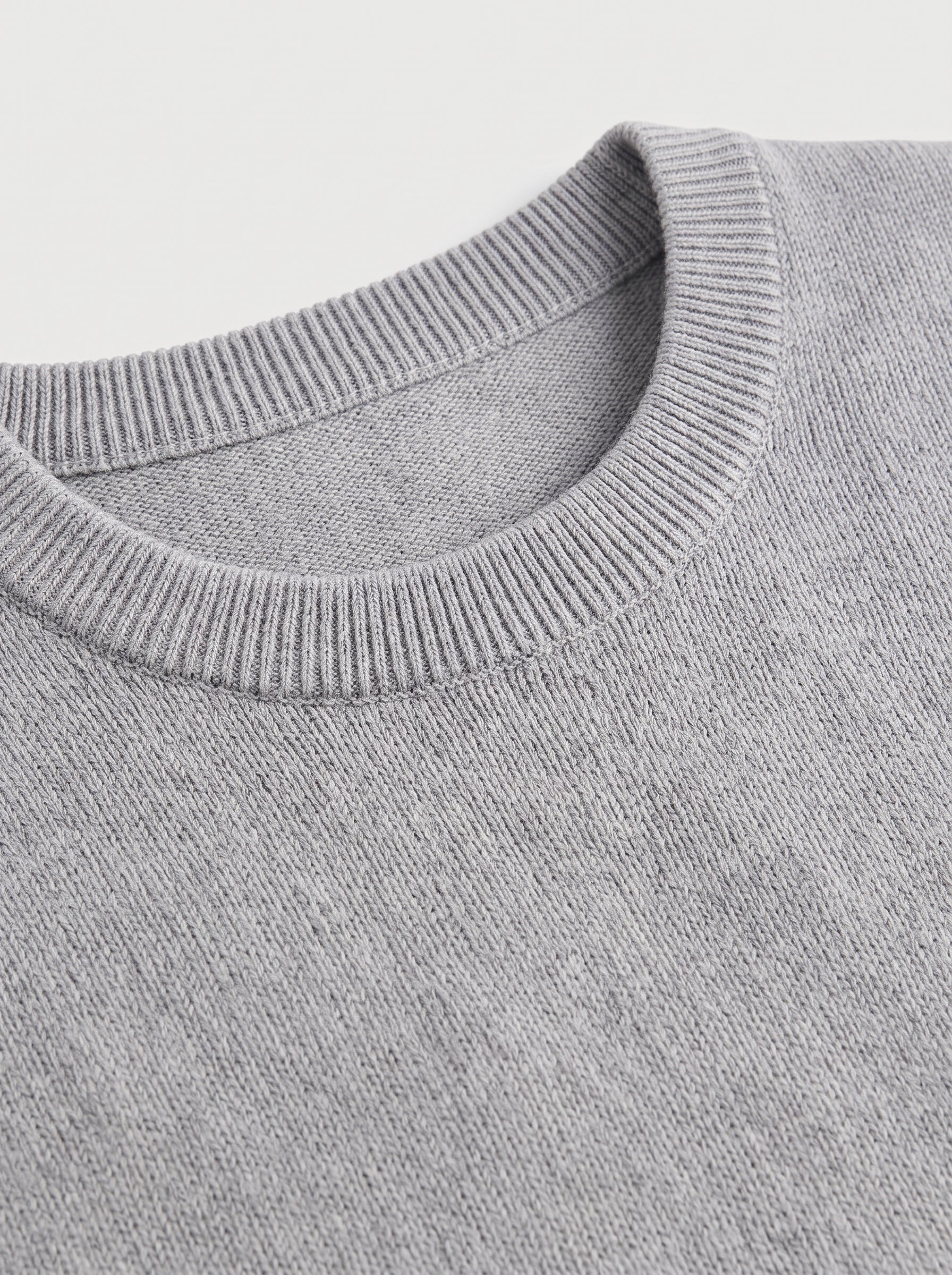 Lightweight Crew Neck Wool Sweater — Light grey