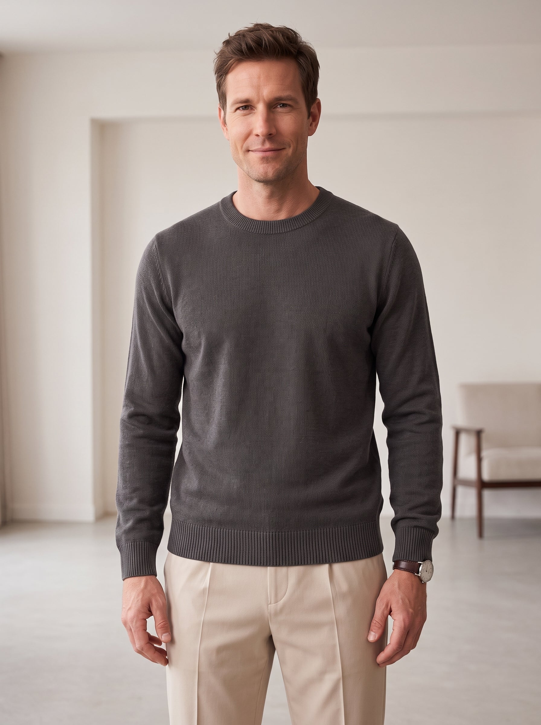 Classic Crew Neck Wool Sweater — Dark grey