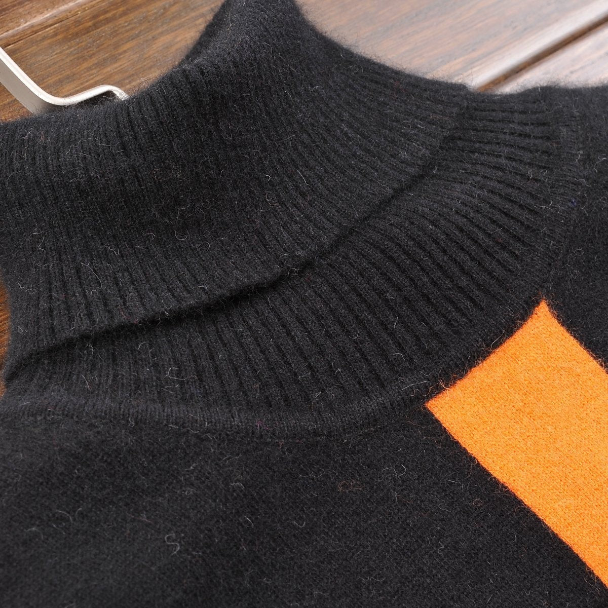 Geometric Pattern Turtleneck Cashmere Sweater — Blackyellow