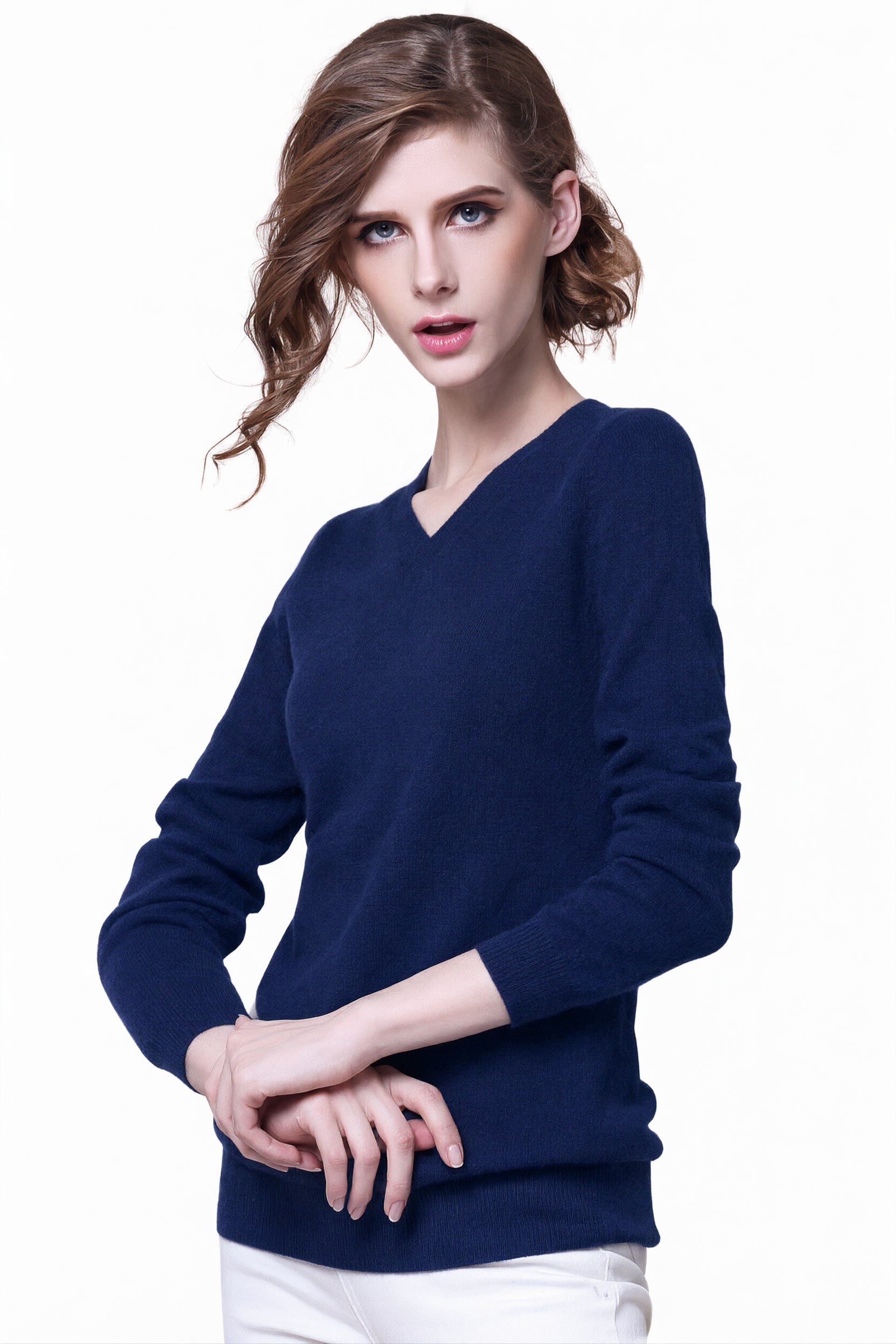 Women's V-Neck Cashmere Sweater - Dark blue - model