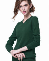 Women's V-Neck Cashmere Sweater - Dark green - model