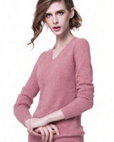 Women's V-Neck Cashmere Sweater - Pink - model