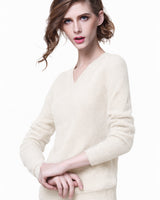 Women's V-Neck Cashmere Sweater - Rice white - model