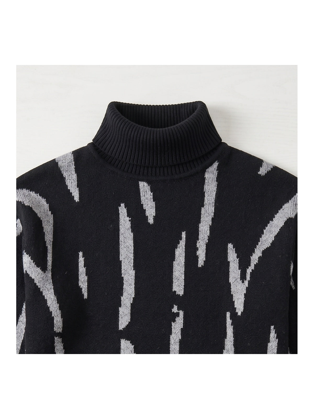 ZHILIFS | Men's Patterned Turtleneck Pullover — Black